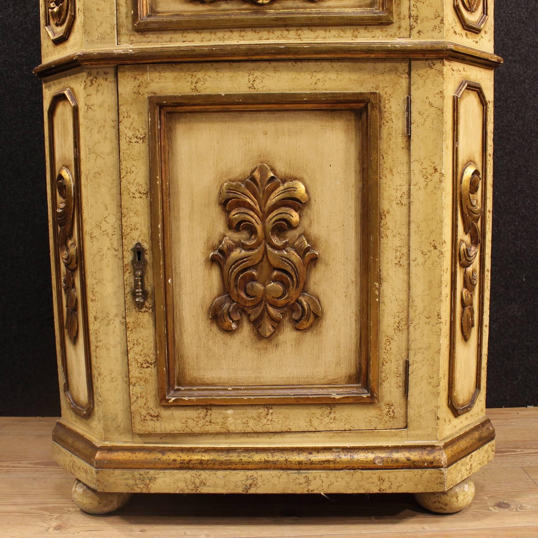 20th Century Venetian Lacquered and Golden Corner Cupboard 2