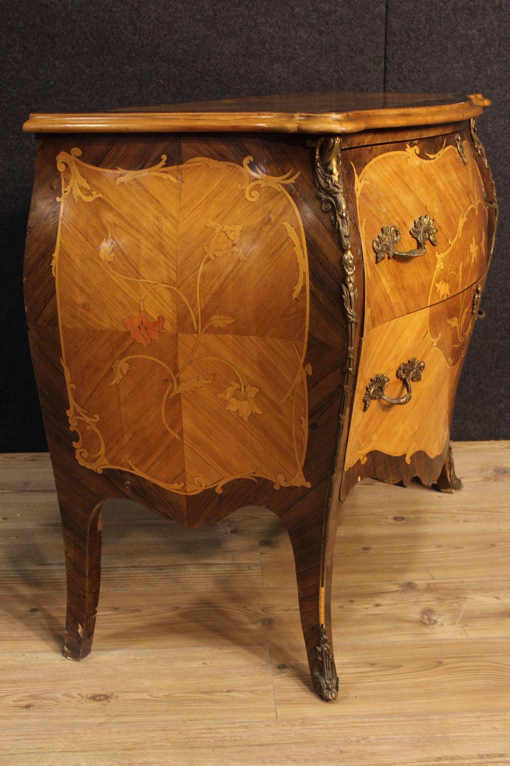 Elegant Italian dresser of the 20th century. Furniture nicely inlaid with floral decorations in rosewood, palisander, mahogany, maple and fruit woods of beautiful line and good taste. Dresser curved and moved adorned with chiseled bronzes of