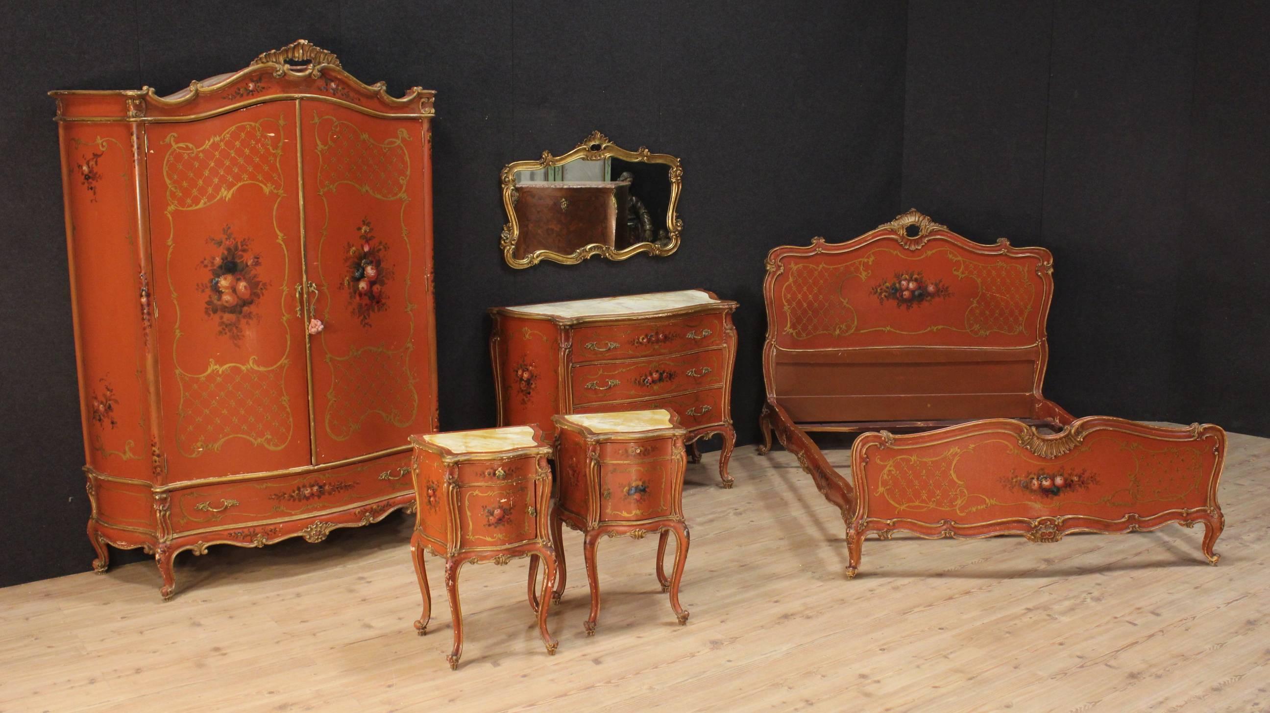 Venetian double bed of the 20th century. Furniture made by richly lacquered, gilded and painted with floral motifs wood of great taste and enjoyment. Bed of fabulous decoration for Venetian lacquered furniture lovers. Wooden structure of excellent