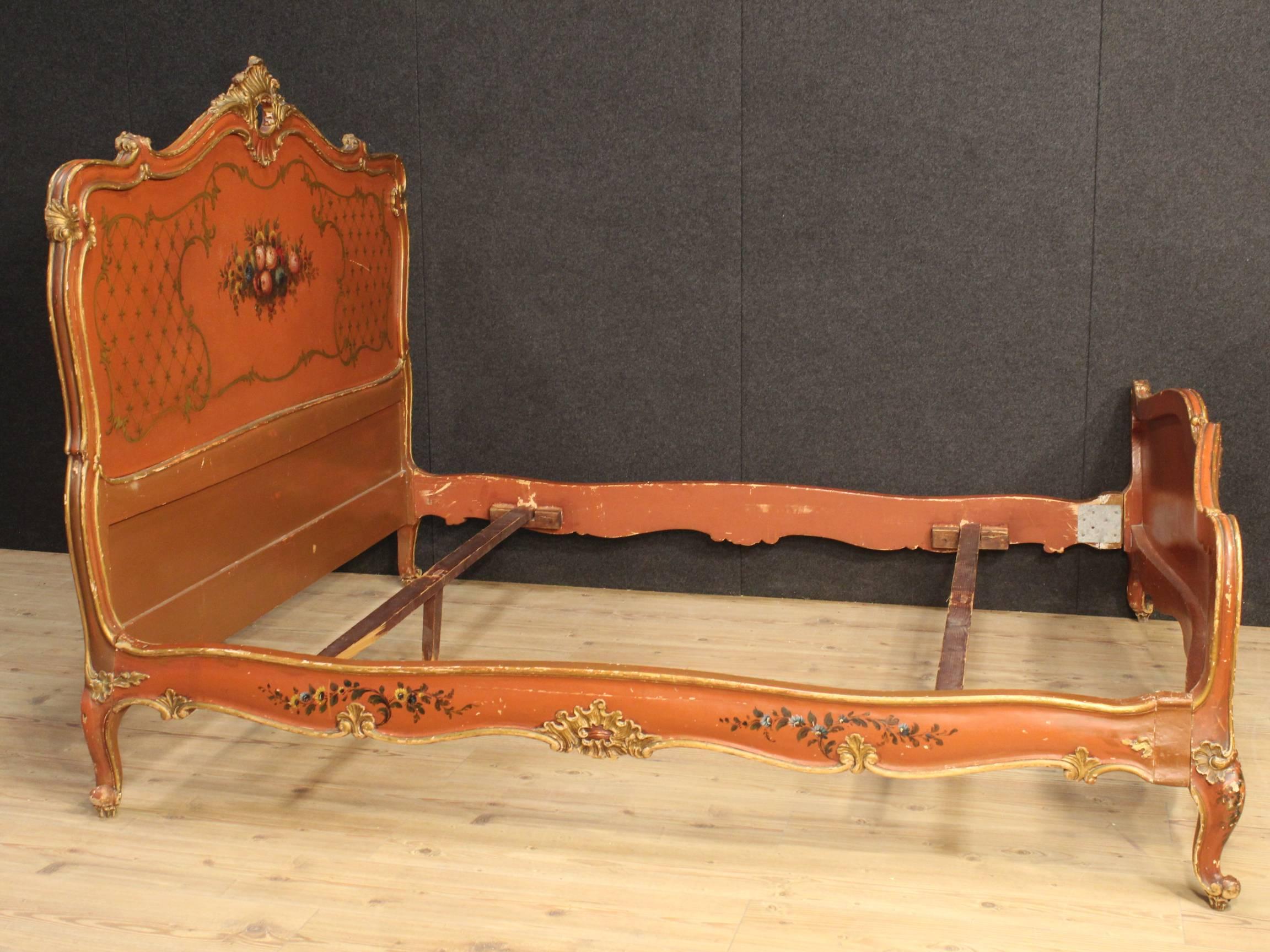 20th Century Venetian Lacquered and Gilded Bed 3
