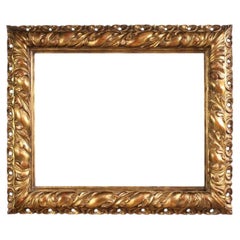 Italian carved and gilded frame with floral ornaments, 20th-century mirror