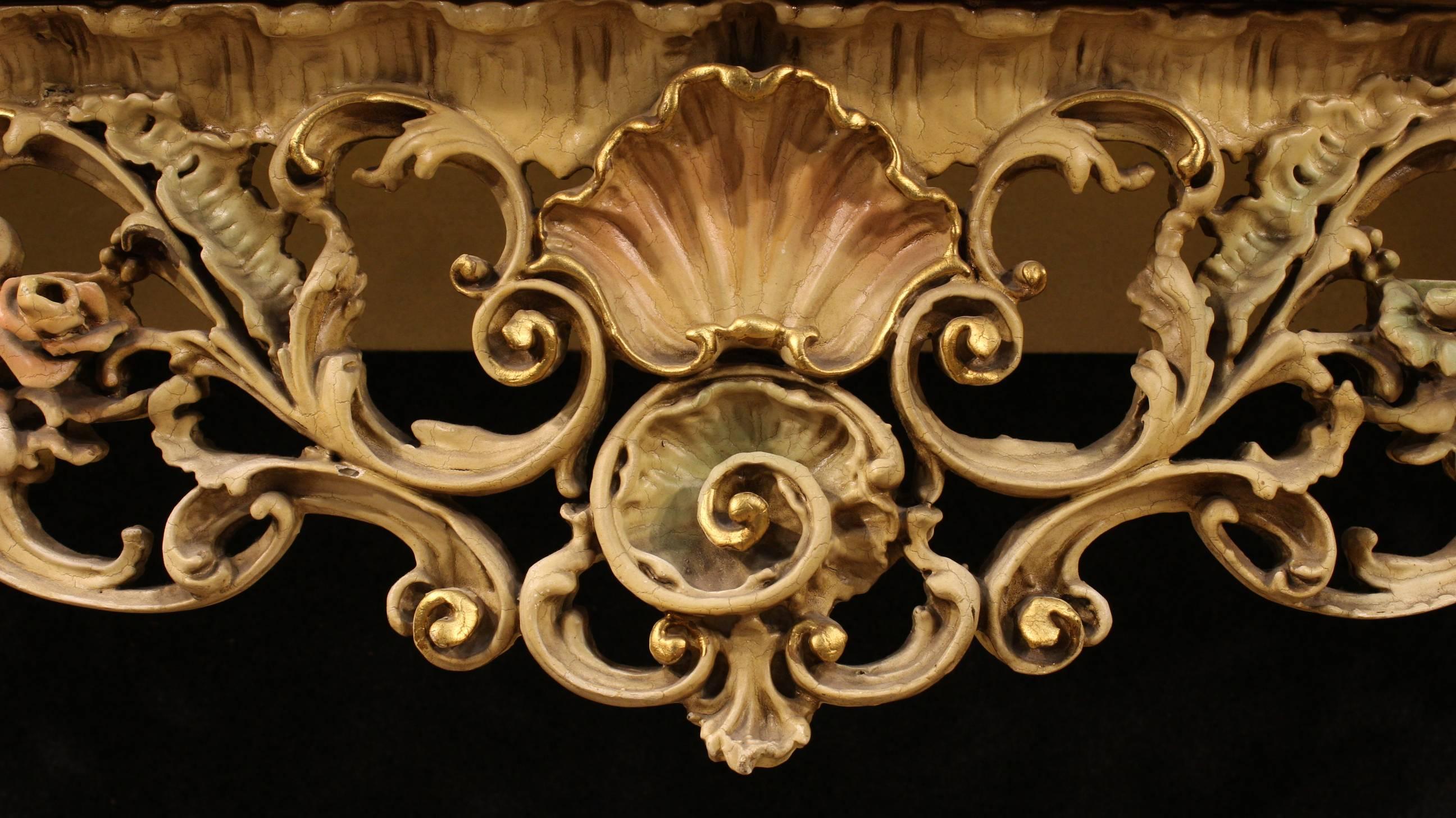 20th Century Venetian Lacquered and Gilded Showcase In Good Condition In Vicoforte, Piedmont