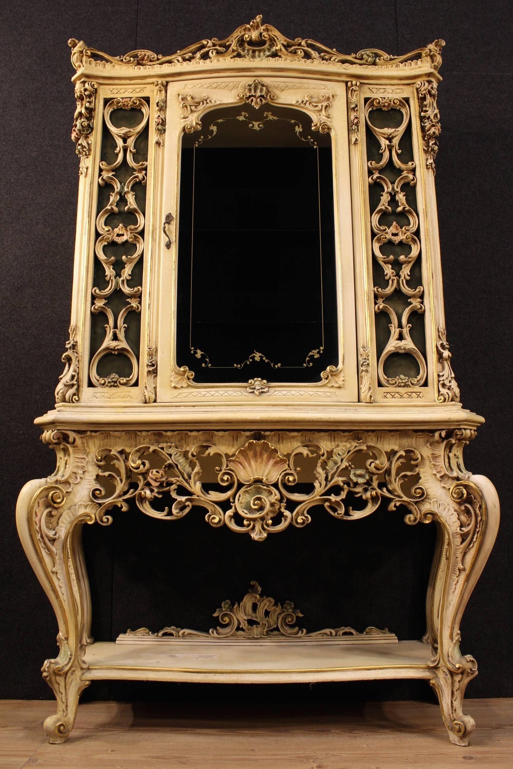 20th Century Venetian Lacquered and Gilded Showcase 1