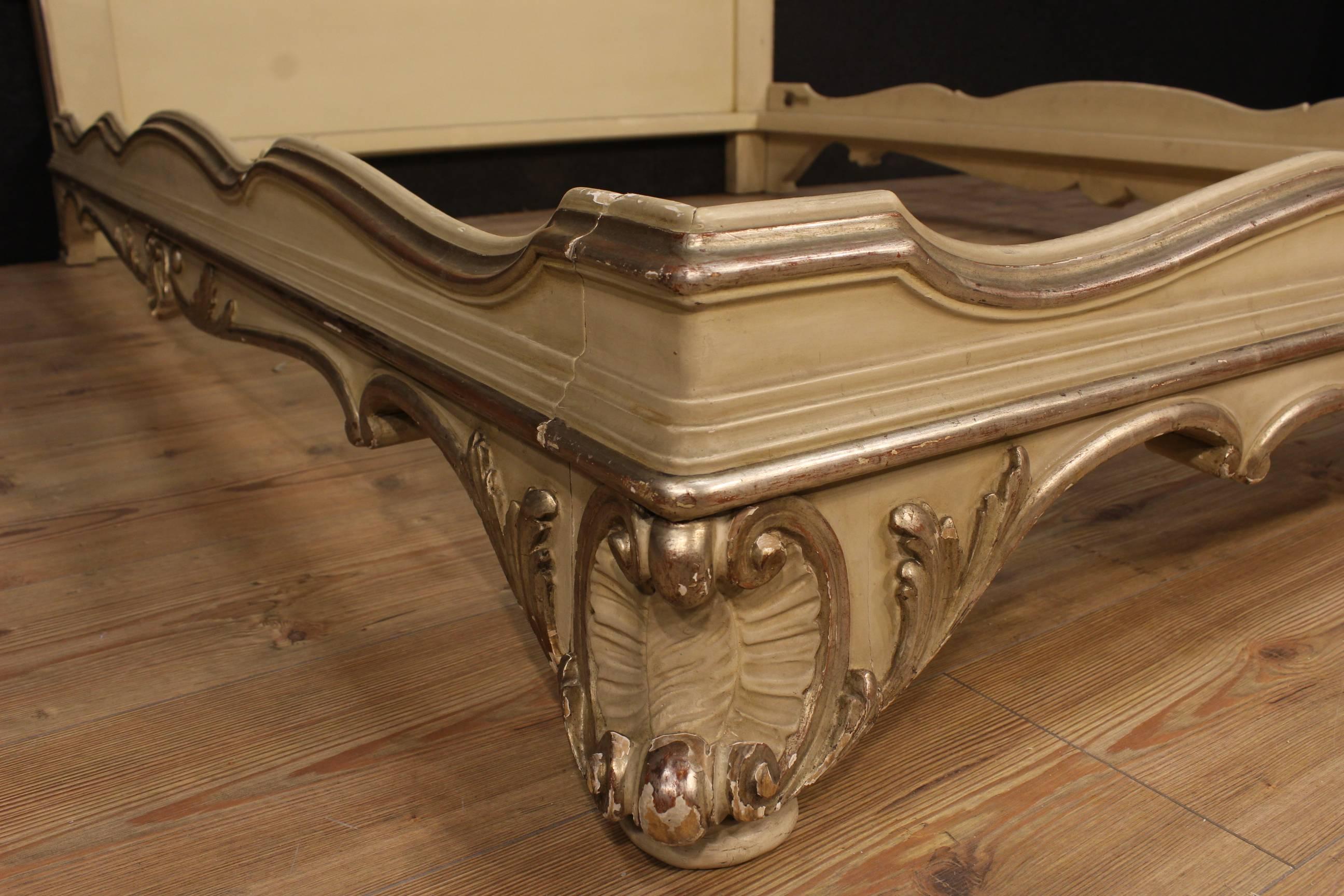 20th Century Venetian Lacquered and Painted Bed 5