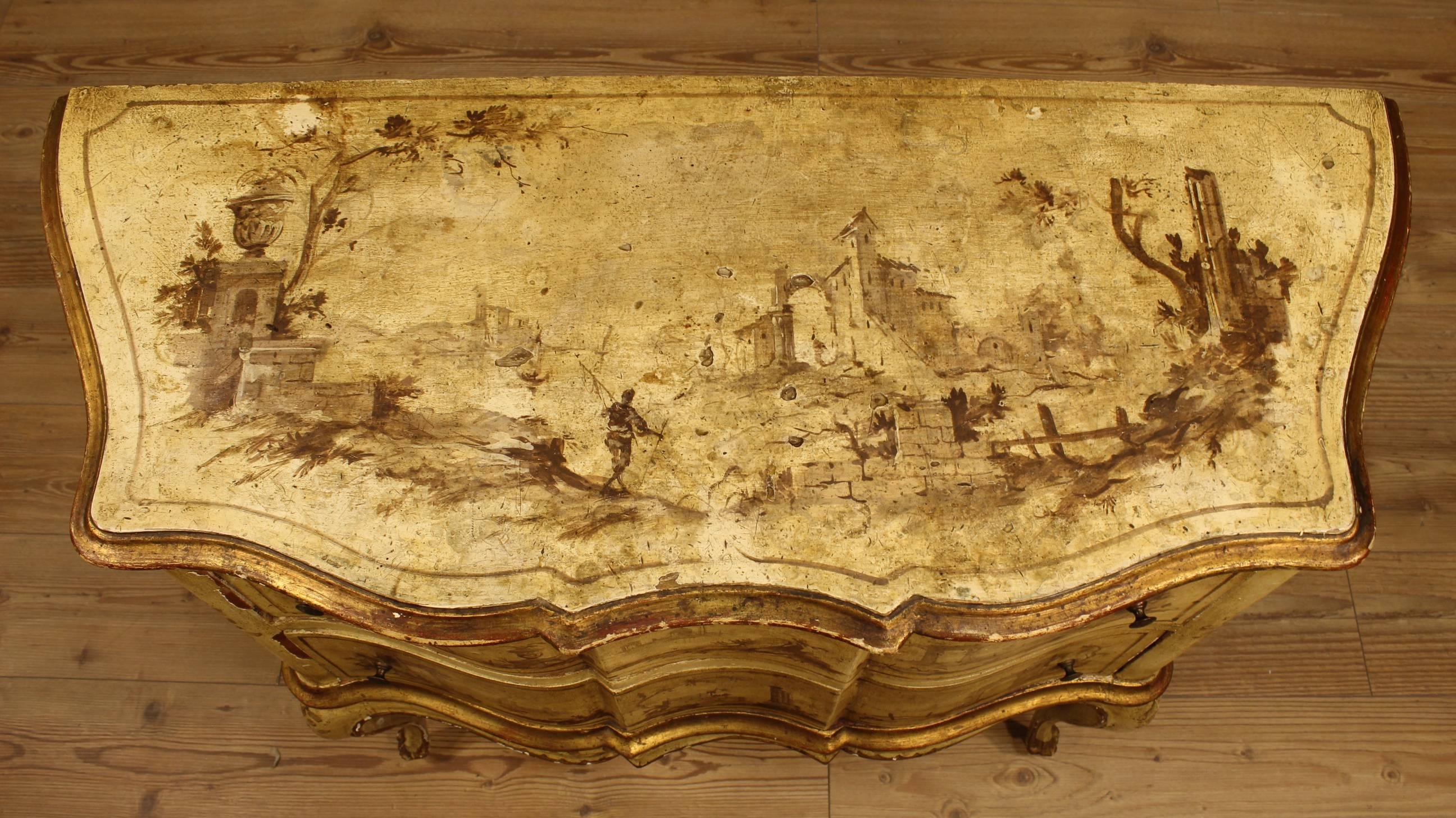 20th Century Venetian Lacquered, Painted and Gilded Dresser In Fair Condition In Vicoforte, Piedmont