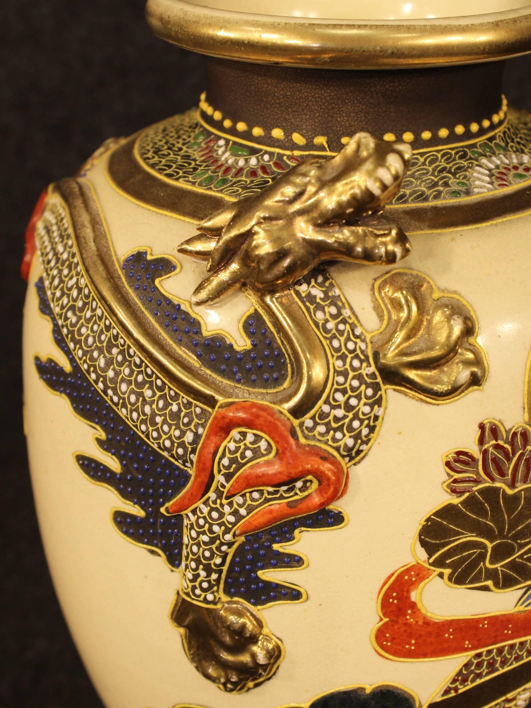 20th Century Pair of Japanese Satsuma Vases in Painted Ceramic 2