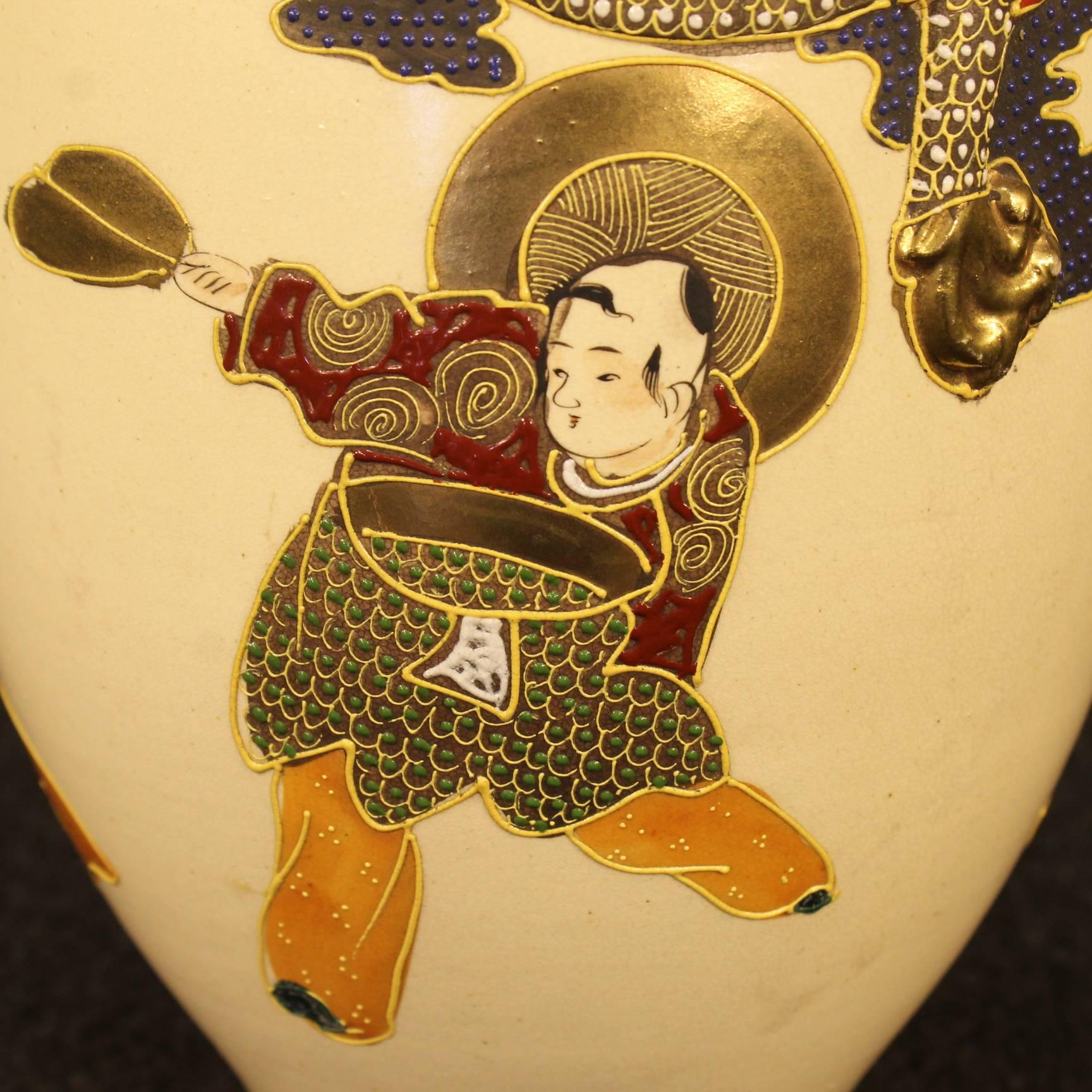 20th Century Pair of Japanese Satsuma Vases in Painted Ceramic 3