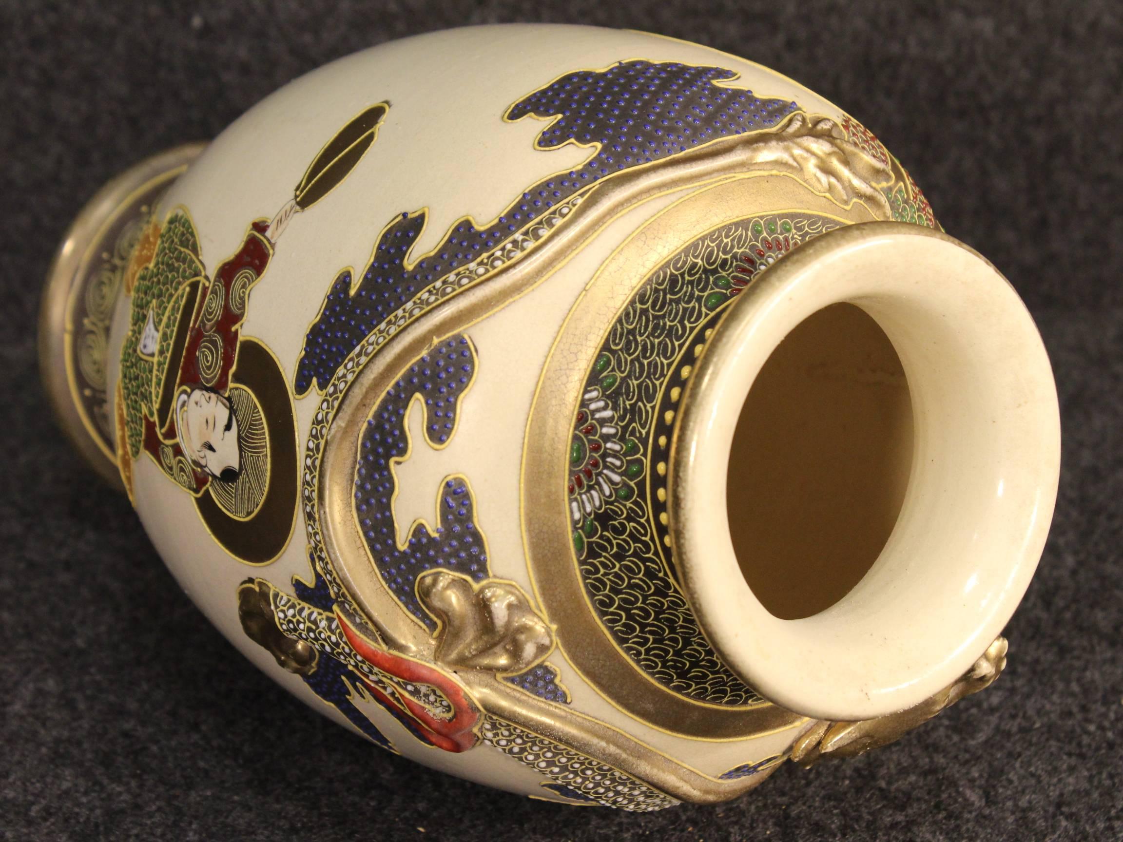 20th Century Pair of Japanese Satsuma Vases in Painted Ceramic 6
