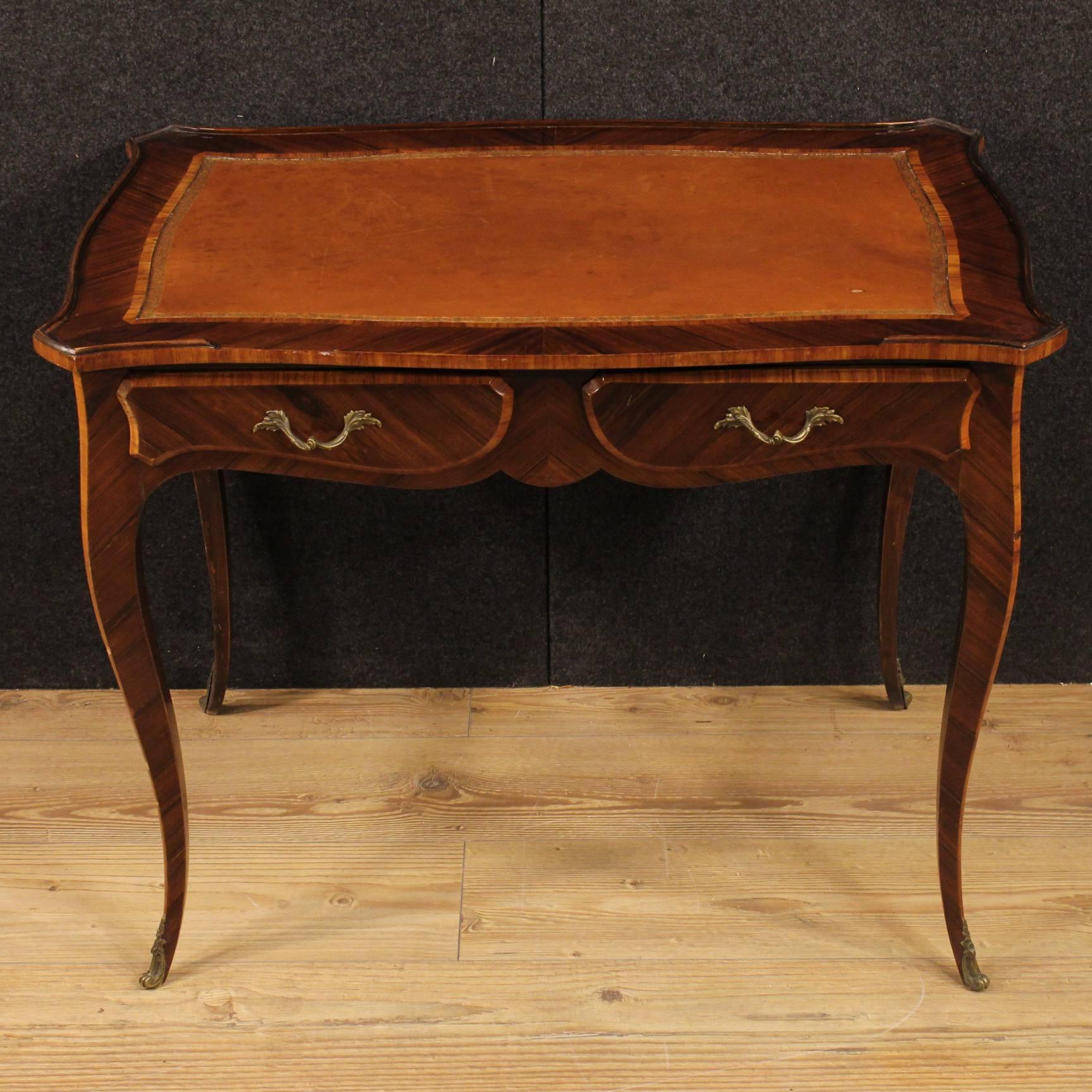 Elegant Genoese little writing table of the 20th century. High-quality furniture in rosewood and palisander in Louis XV style. Furniture of little extent and excellent proportions with writing top of good fit and service. Coffee table finished for