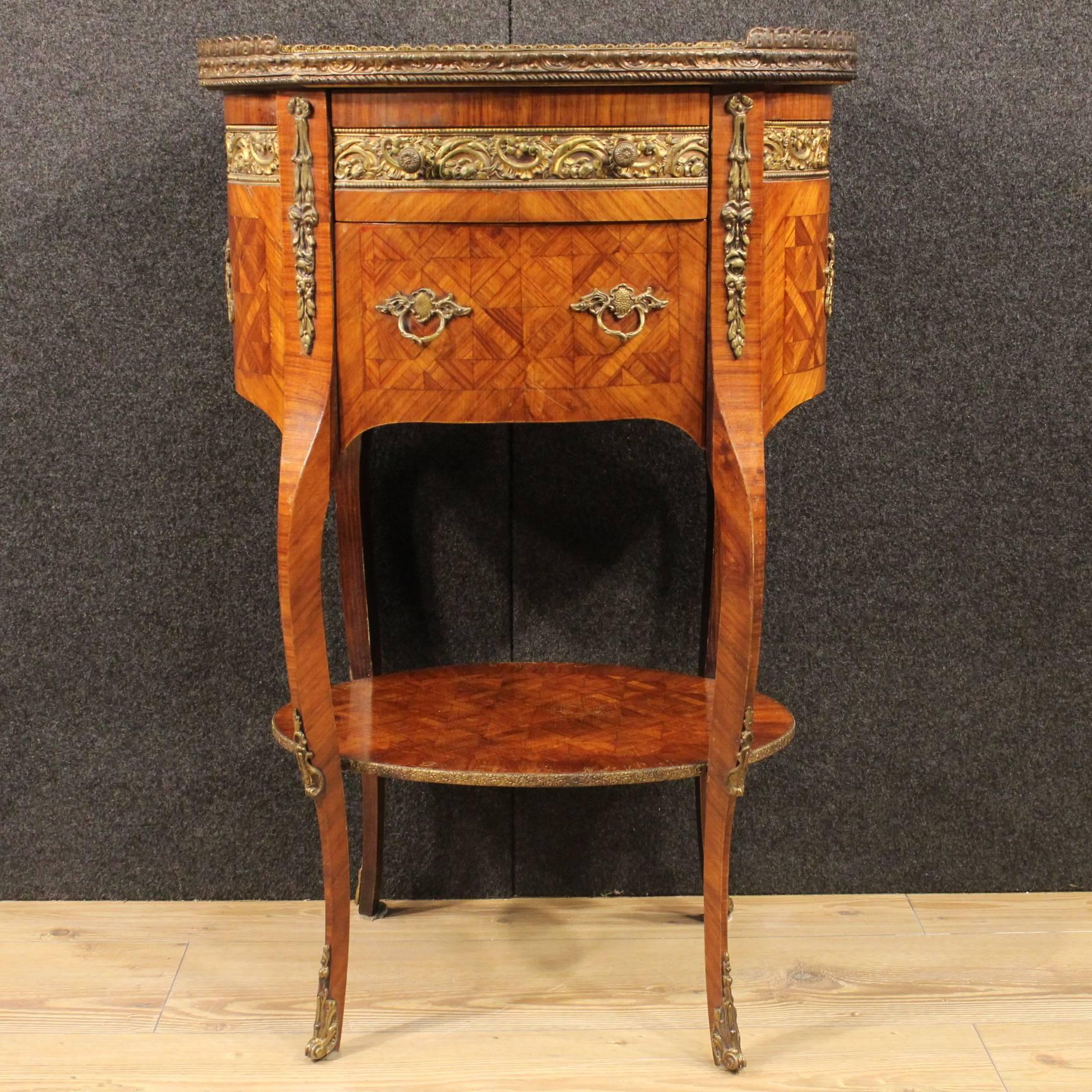 Elegant French inlaid nightstand with geometric motifs. Furniture from 20th century in rosewood of high quality. Side table finished for the center with two drawers and two shelves of discreet service. Top in original recessed marble in perfect