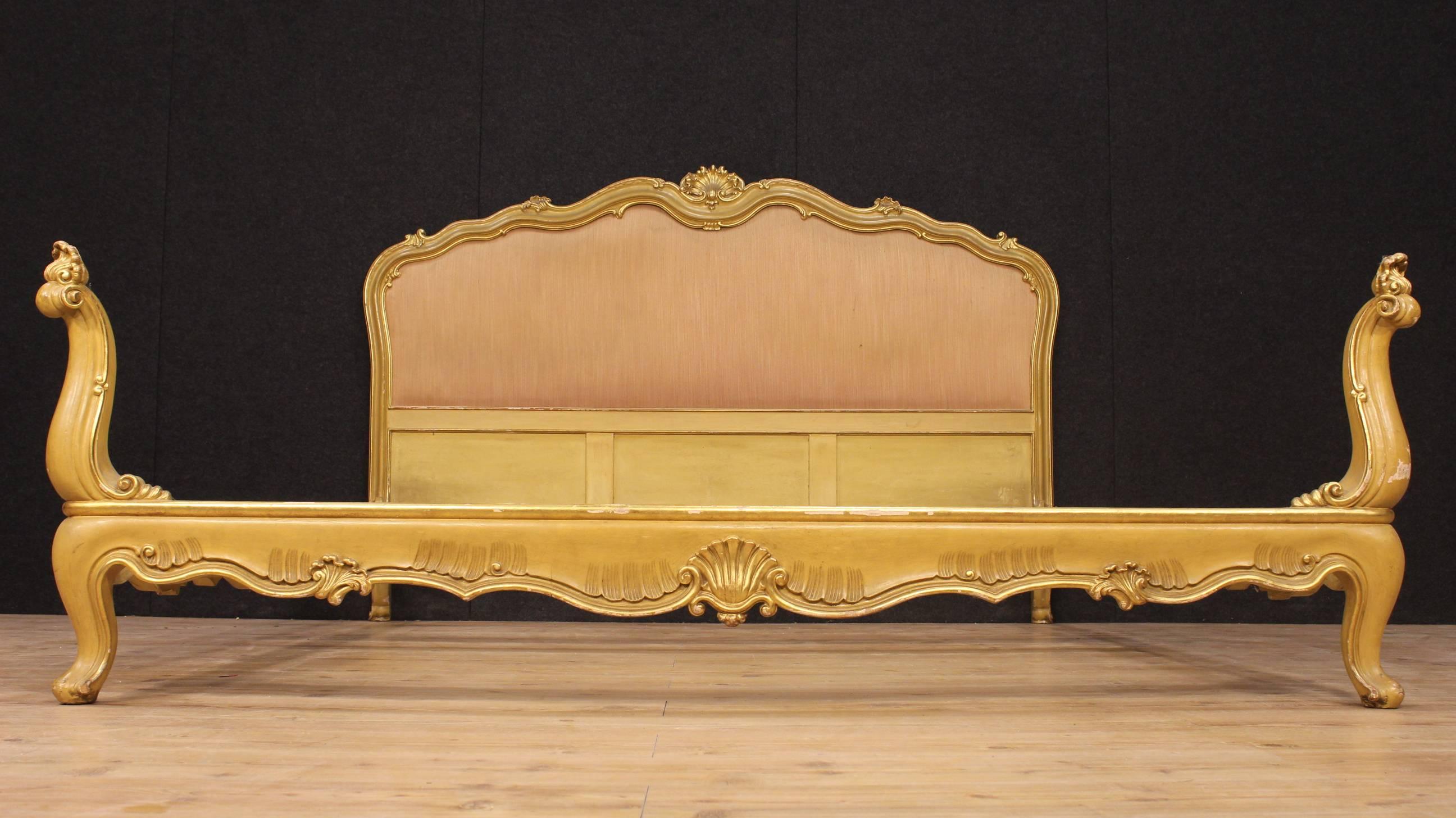 20th Century Venetian Double Bed in Lacquered and Golden Wood In Good Condition In Vicoforte, Piedmont