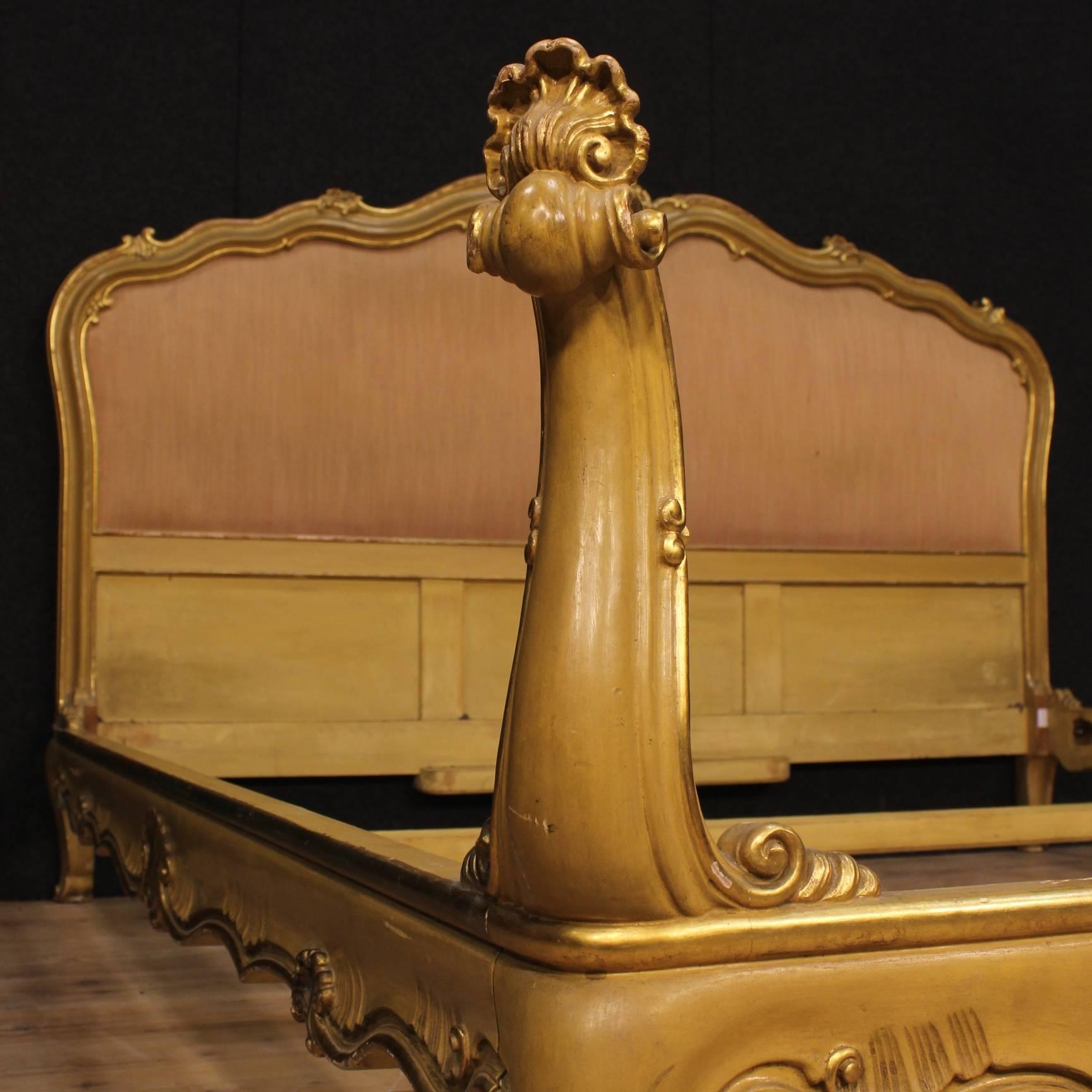 20th Century Venetian Double Bed in Lacquered and Golden Wood 1