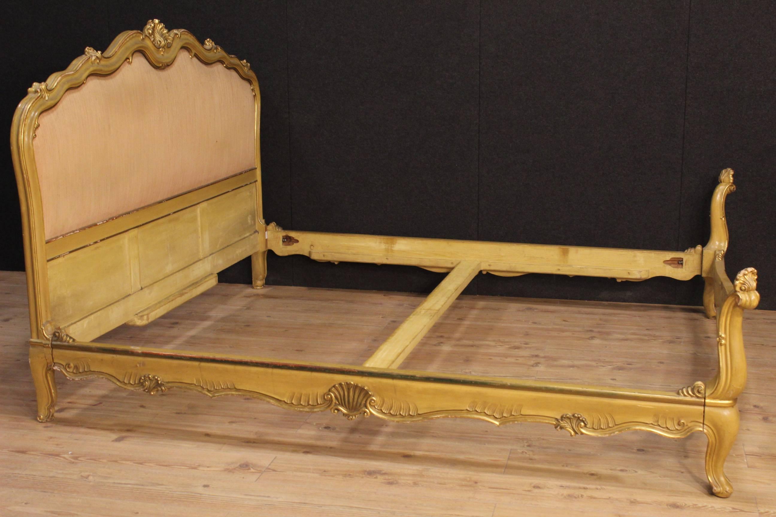 20th Century Venetian Double Bed in Lacquered and Golden Wood 2