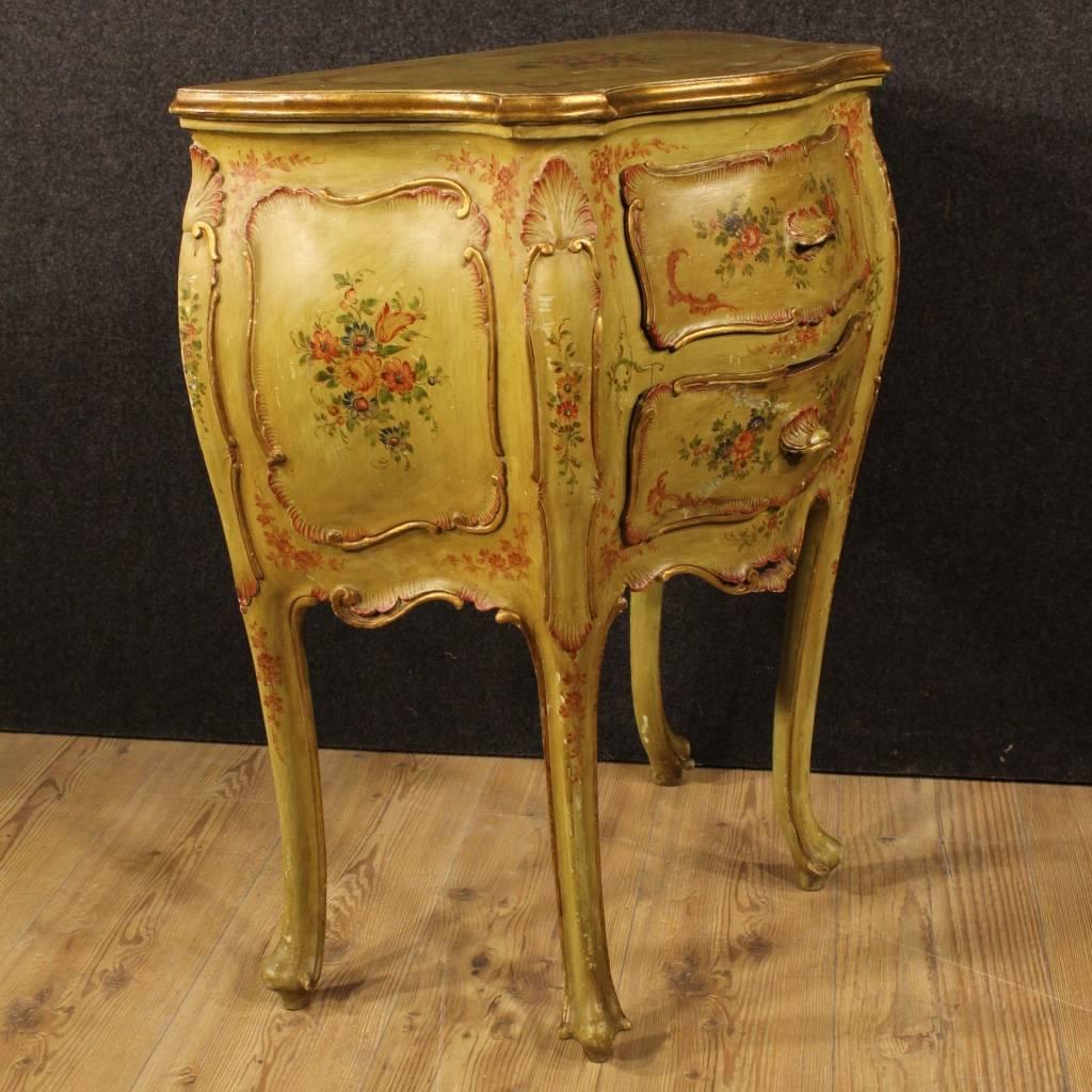 Venetian Lacquered And Gilded Nightstand In Wood From 20th Century In Good Condition In Vicoforte, Piedmont
