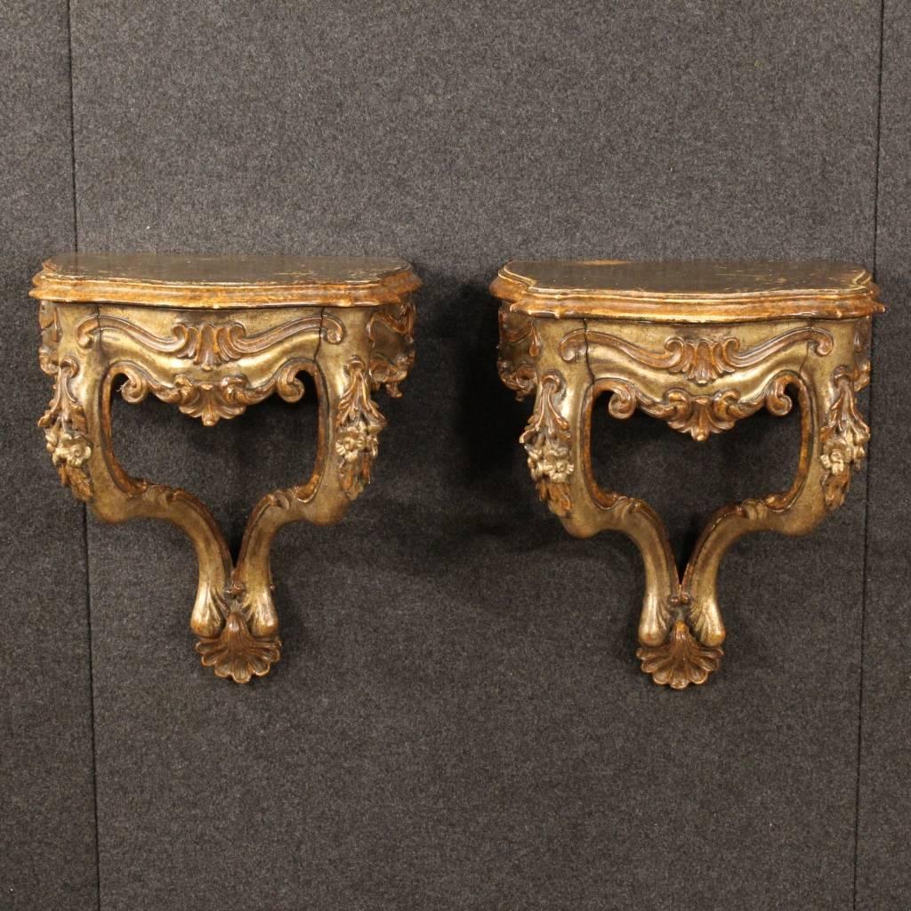 Beautiful pair of Italian shelves of the second half of the 20th century. Furniture in nicely carved and silver wood, of beautiful line and good taste. Bedside tables to hang to the wall fitted with a frontal drawer, of discrete capacity. Wooden top