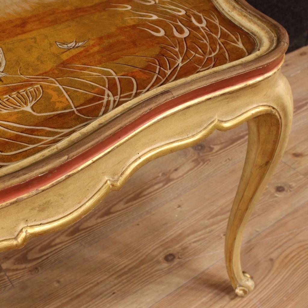 Wood 20th Century Venetian Lacquered and Gilt Coffee Table
