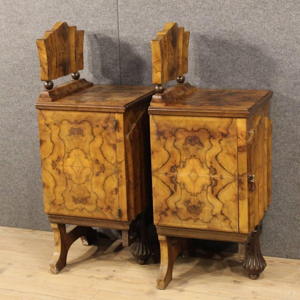 Beautiful pair of Italian bedside tables of the mid-20th century. Furniture in Art Deco style in nicely carved burl walnut, of beautiful line. Nightstands with one door of good ability, with the upper floor of discrete size and service. Furniture