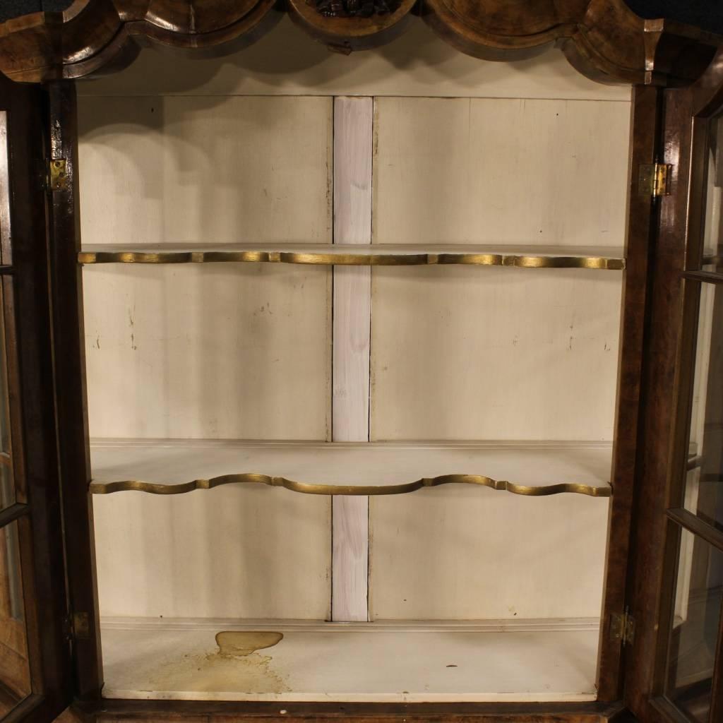 20th Century Dutch Showcase in Walnut and Burl 2