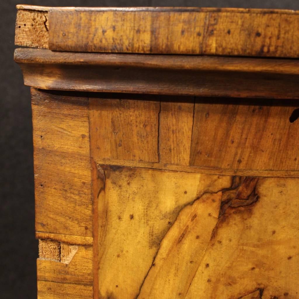20th Century Small Venetian Dresser Carved in Walnut and Burl In Good Condition In Vicoforte, Piedmont