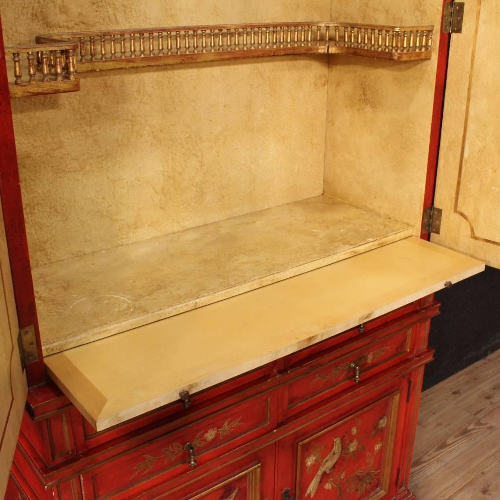 20th Century Spanish Lacquered and Gilt Red Wet Bar with Chinoiserie Decorations 2