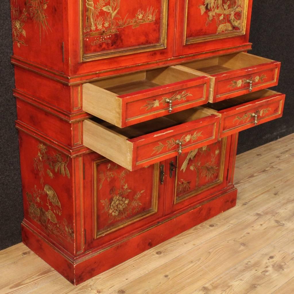 20th Century Spanish Lacquered and Gilt Red Wet Bar with Chinoiserie Decorations 3