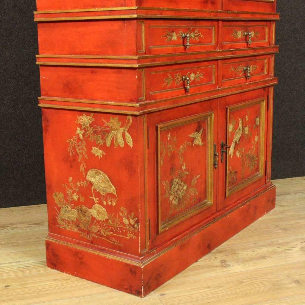 20th Century Spanish Lacquered and Gilt Red Wet Bar with Chinoiserie Decorations 5