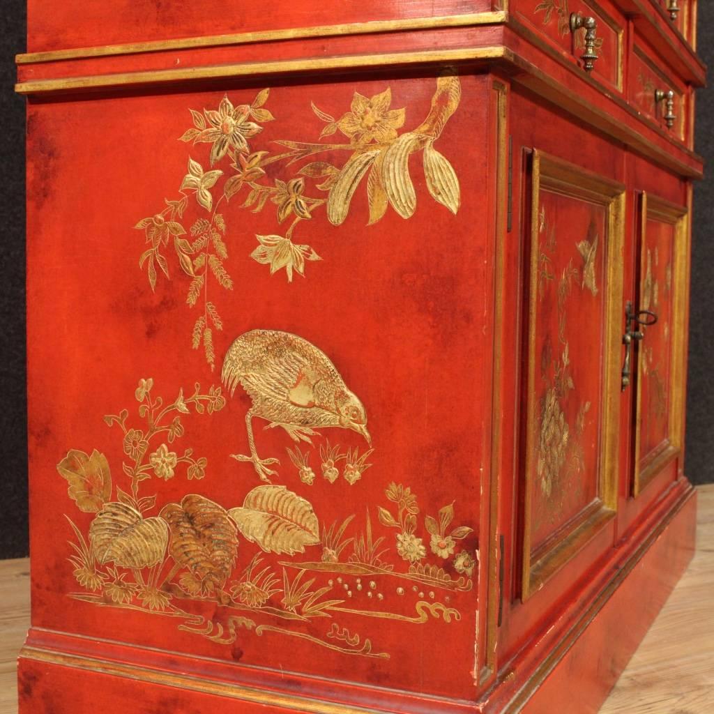 20th Century Spanish Lacquered and Gilt Red Wet Bar with Chinoiserie Decorations 6