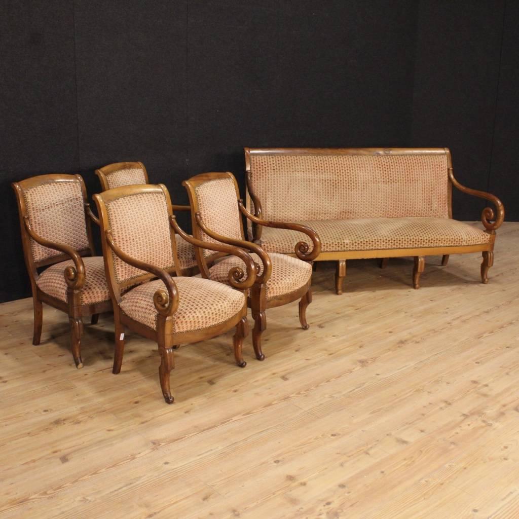 Great French sofa of the 19th century. Furniture in restoration style in carved walnut. Sofa characterized by curl armrests four front chiseled legs and four back saber legs of good solidity. Furniture which is part of a living room set with four