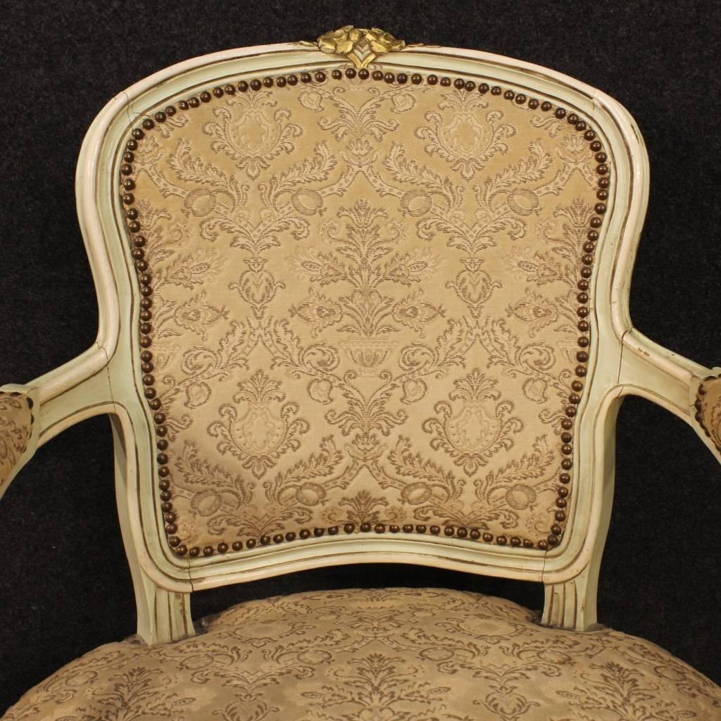Pair of Italian armchairs from the mid-20th century. Furniture in carved, lacquered and gilded wood of pleasant decor. Armchairs of good comfort upholstered in damask fabric with some wear. Height to seat: 42 cm. Padding in good condition. They have