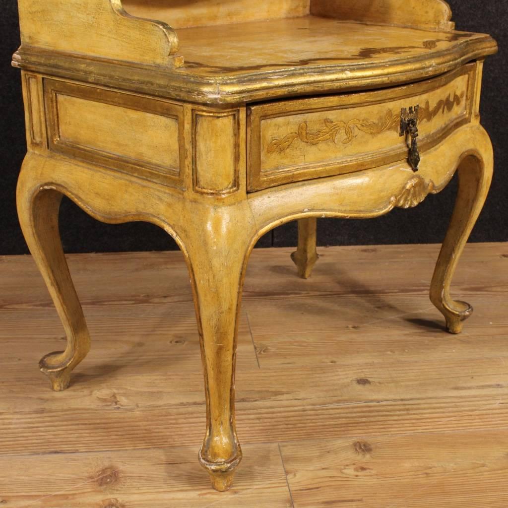 20th Century Spanish Lacquered and Gilt Nightstand in Wood In Good Condition In Vicoforte, Piedmont