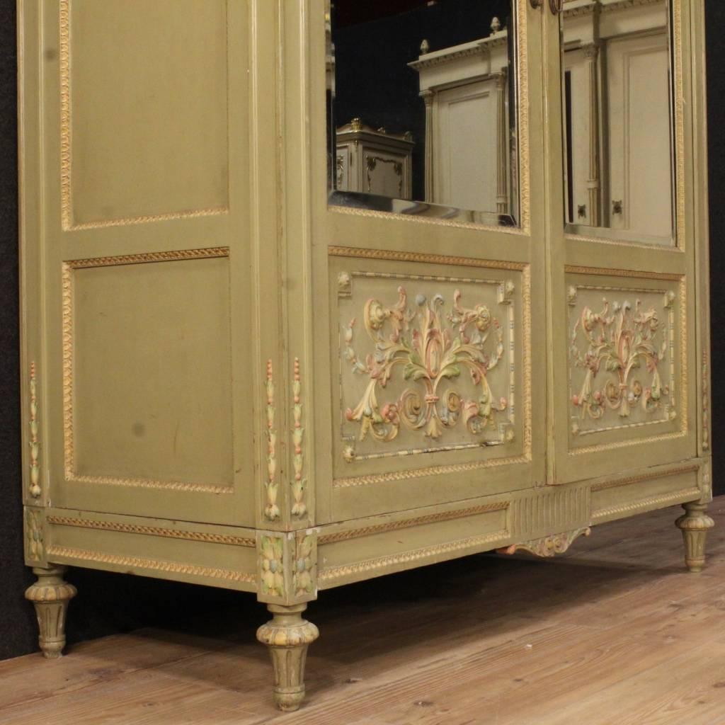 20th Century Italian Lacquered and Painted Wardrobe in Louis XVI Style In Good Condition In Vicoforte, Piedmont