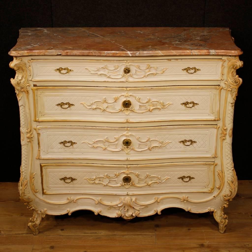 Elegant Italian dresser from the 20th century. Furniture in richly carved and lacquered wood of fabulous decor. Dresser with four drawers of excellent capacity and service with top floor in original marble. Large chest of drawers ideal for inserting