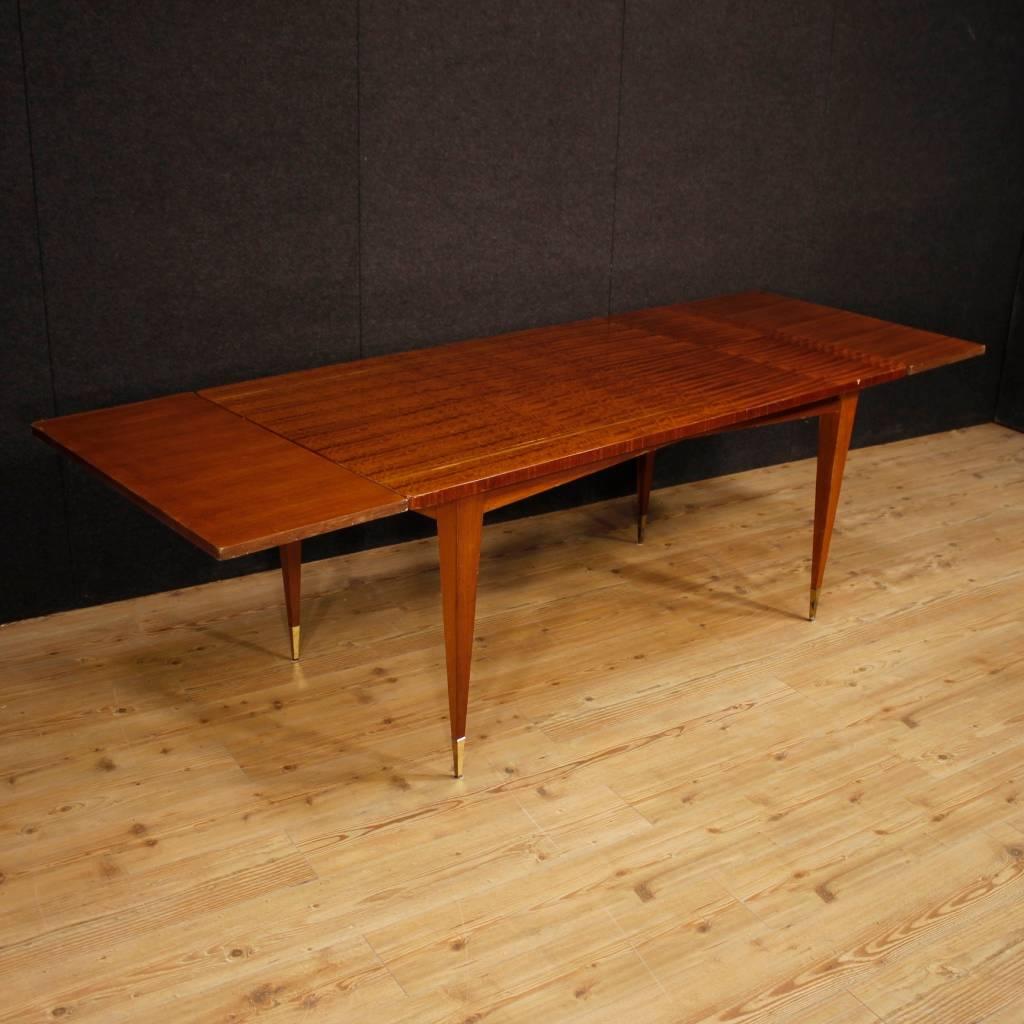 20th Century Design Dining Table in Mahogany 1