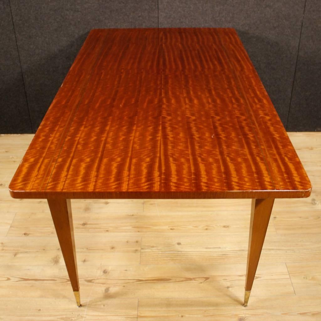 20th Century Design Dining Table in Mahogany 4