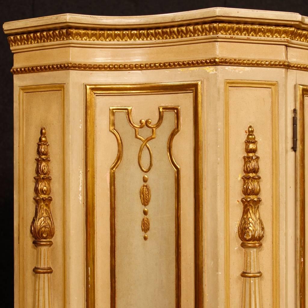 20th Century Italian Sideboard in Lacquered and Giltwood 3