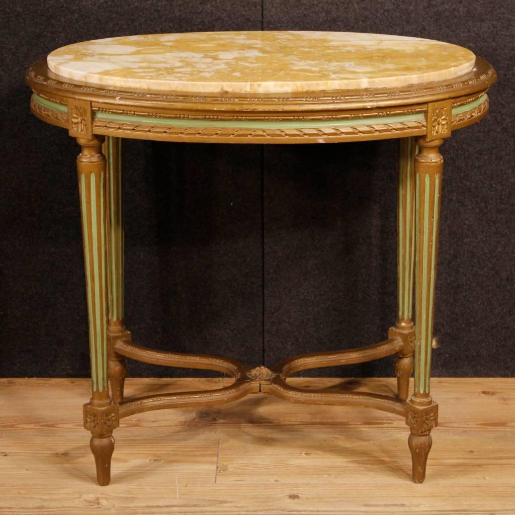 Italian lounge table from the 20th century. Furniture in Louis XVI style in carved and lacquered wood. Side table with original marble top of good measure and service. Marble which has undergone conservative restoration, now in good condition. Table