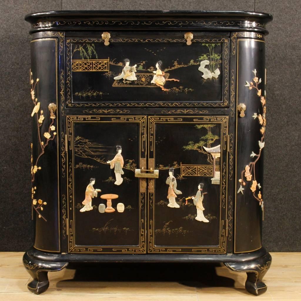 French wet bar from 20th century. Furniture in wood and plaster, lacquered and painted, with floral decorations and embossed ornaments made of soapstone, of great pleasure. Sideboard with four side doors, two front doors and bureau top that holds a