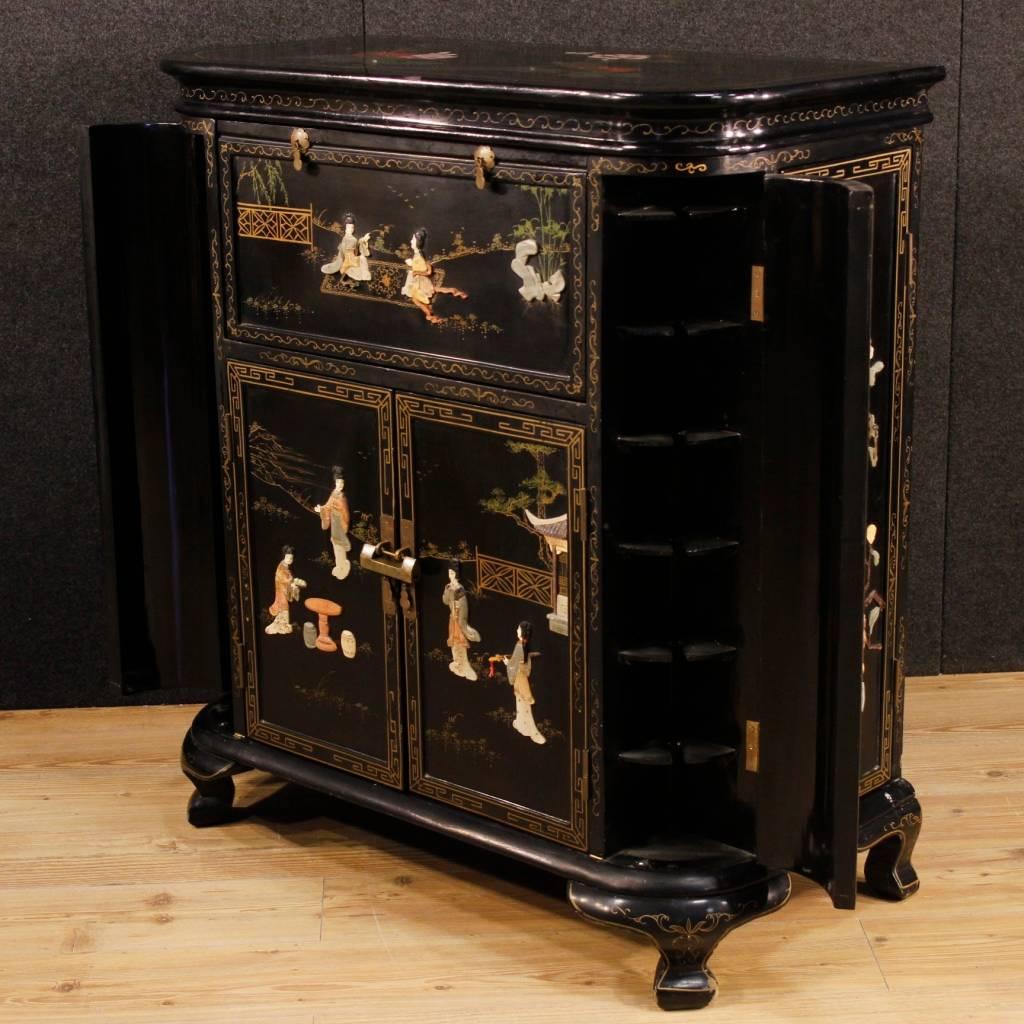 20th Century French Lacquered and Painted Chinoiserie Wet Bar 4