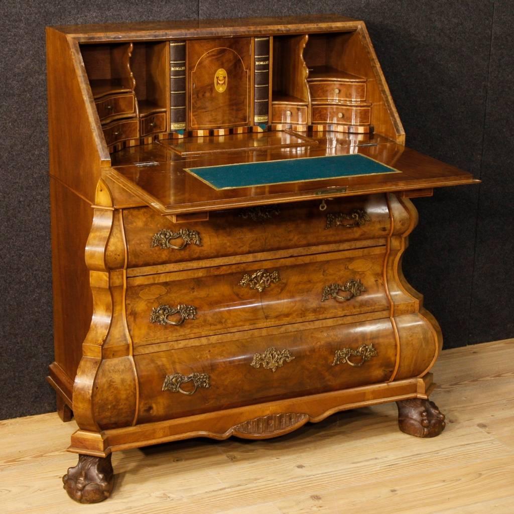20th century Dutch bureau. Furniture pleasantly inlaid in walnut, burl walnut, mahogany and maple. Bureau with three exterior drawers of good capacity and two small drawers supporting the fall-front. Inside of the fall-front rich of openings and