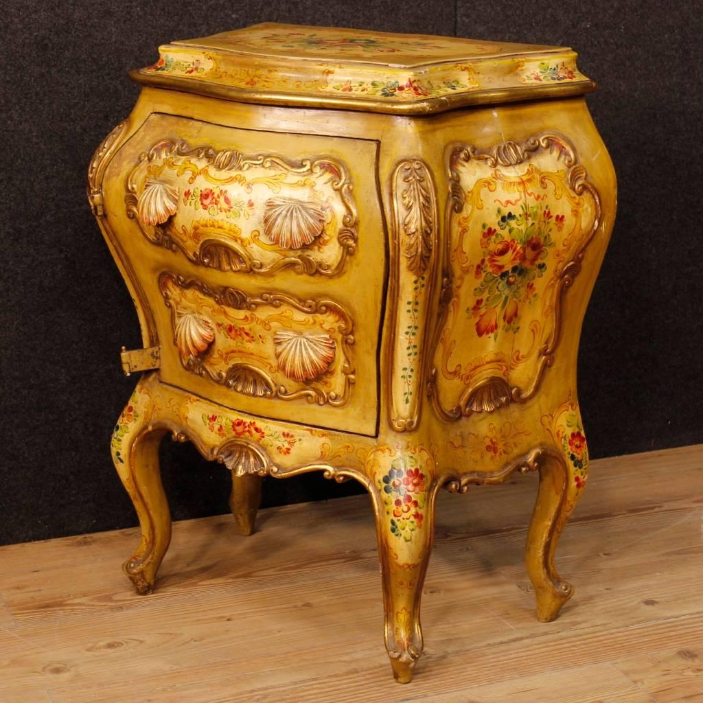 20th Century Pair of Venetian Lacquered Bedside Tables 1