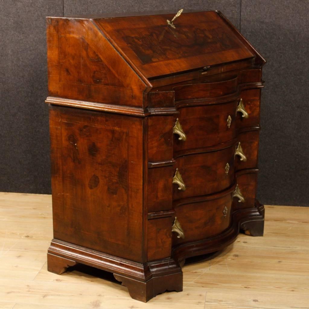 Venetian bureau from the mid-20th century. Furniture in walnut and burl walnut, of great character and quality. Bureau with three large external drawers and fall-front with four internal drawers, secret compartment of good capacity and good service