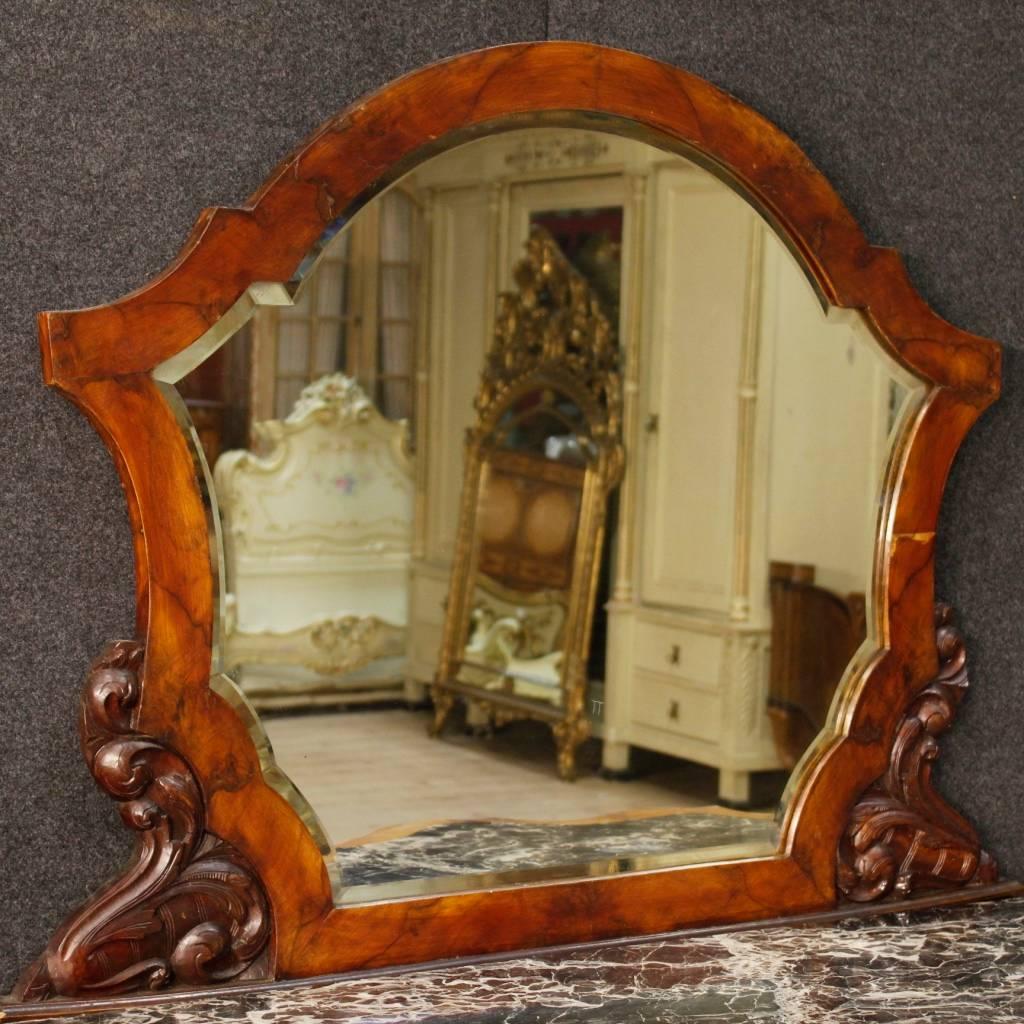 Italian chest of drawers with mirror from the mid-20th century. Furniture in carved walnut and burl walnut. Commode with three drawers of great capacity decorated with original metal handles. Top floor in recessed marble in perfect condition.