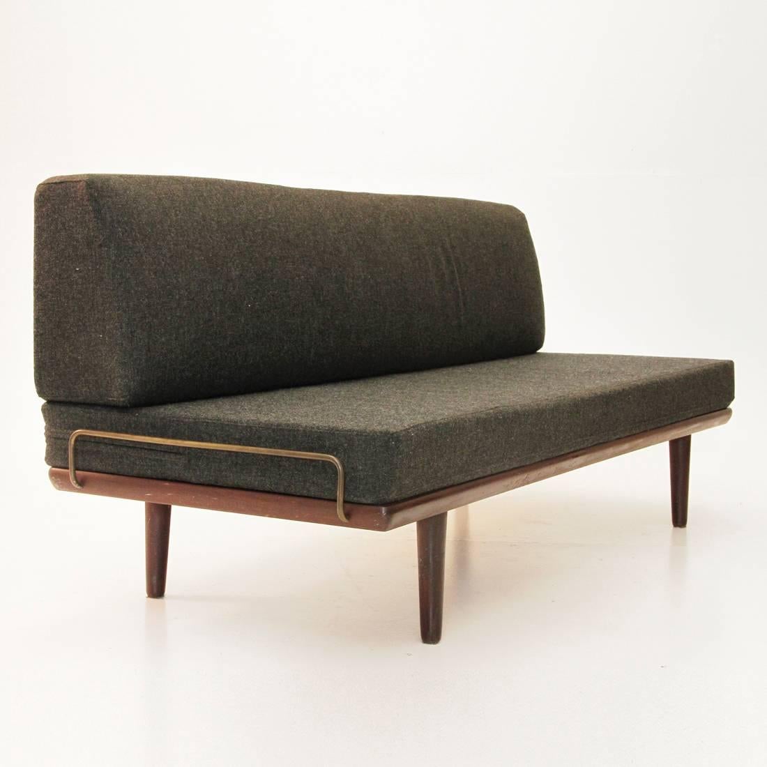 Danish daybed designed by Hans Wegner in 1956 and produced by Getama
Double function: sofa with back cushion leaning against the seat, or daybed without the cushion
Solid teak structure
Brass rods for locking the mattress
Upholstered in original