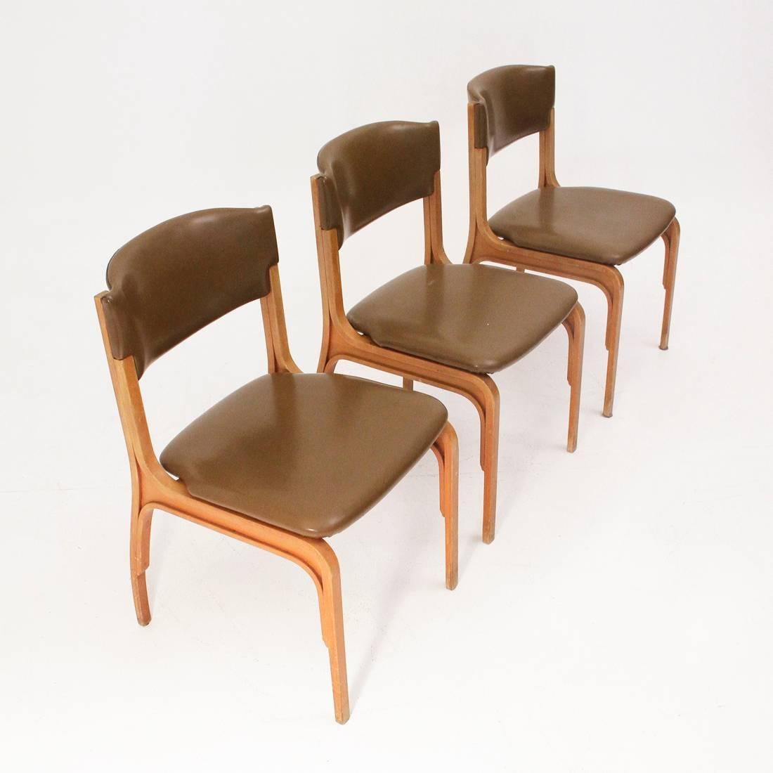 Set of chairs, produced by Cantieri Carugati and designed by Gianfranco Frattini.
Frame, wood and bentwood.
Seat and backrest padded and lined in vinyl.

Dimensions: width 45 cm, depth 45 cm, height 79 cm, seat height 45 cm.