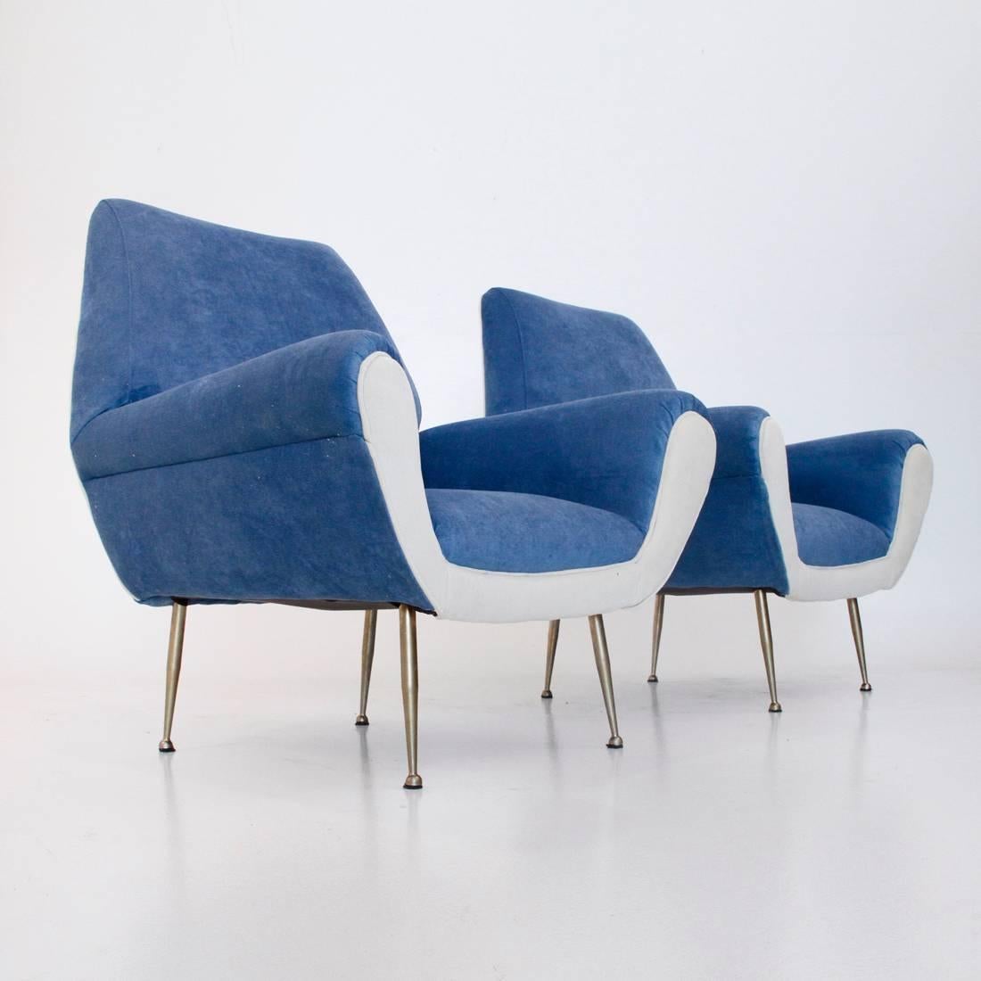 Two 1960s Italian Mid-Century White and Blu Velvet Armchairs In Good Condition In Savona, IT