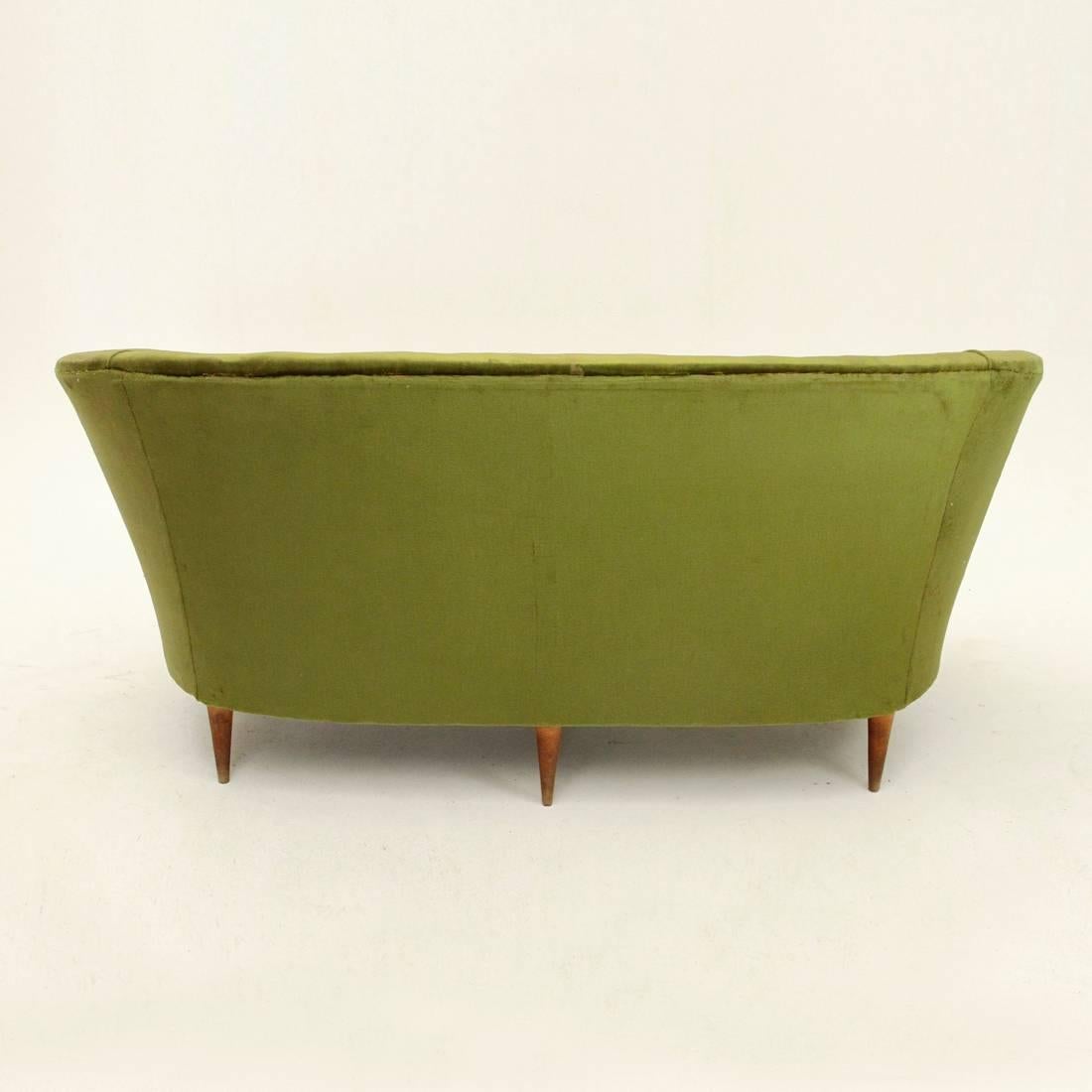 Italian Midcentury Green Velvet Sofa In Fair Condition In Savona, IT