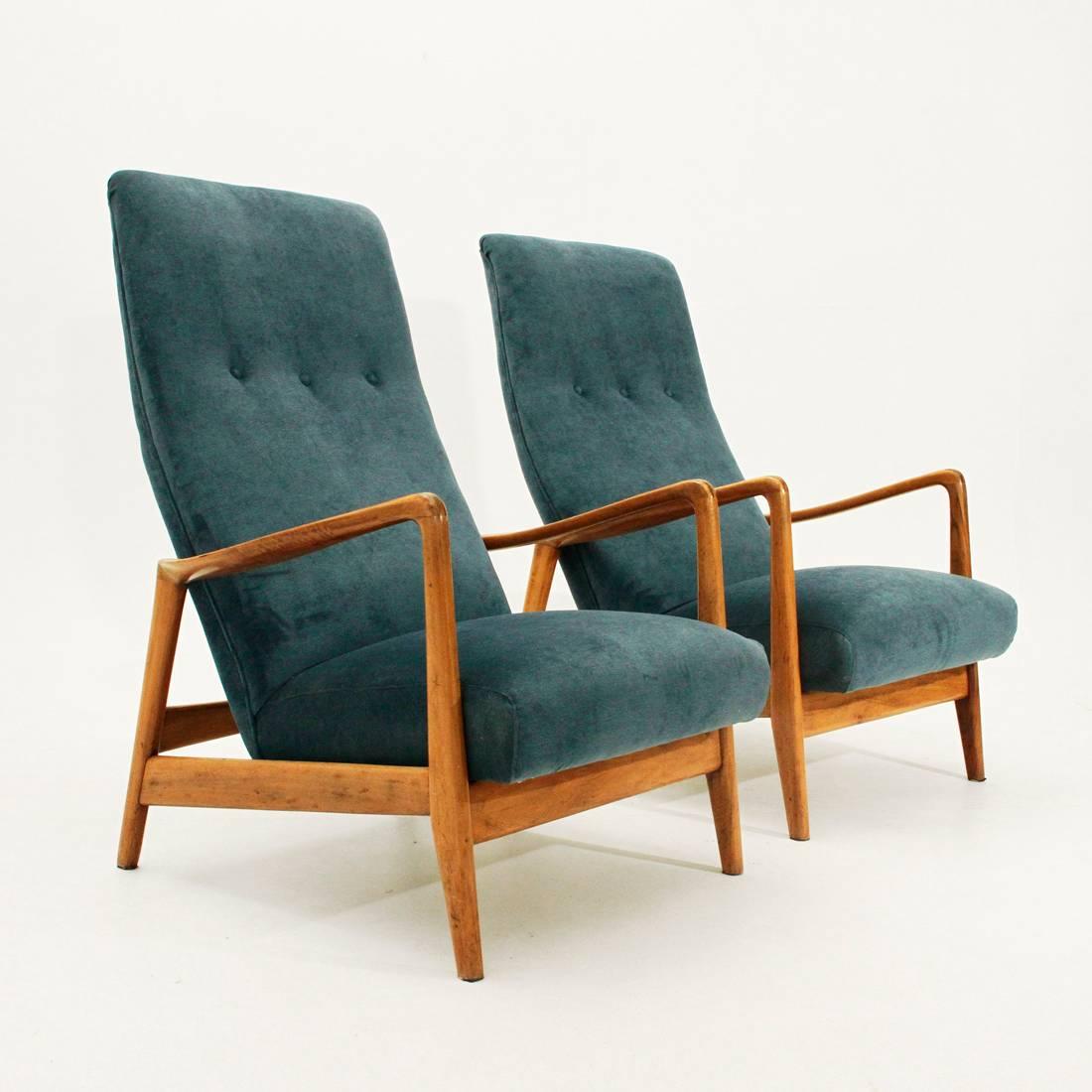 Armchairs produced by Cassina in the 1950s and designed by Gio Ponti.
Solid wood structure. Seat and back, padded and lined with new fabric in velvet.
Very good general conditions.

Dimensions: Width 70 cm x depth 80 cm x height 100 cm x seat