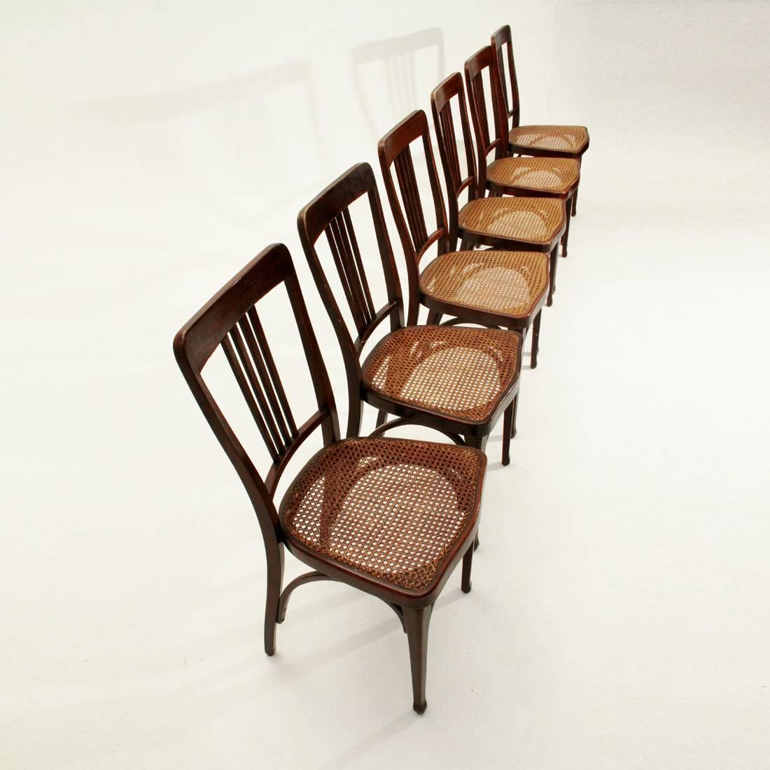 Thonet chairs of Austrian production beginning in '900.
Wooden frame and backrest, seated in straw in Vienna.
Thonet stamp printed under the seats.
Good general conditions, signs of use,


Dimensions: Width 43 cm, depth 50 cm, height 93 cm,