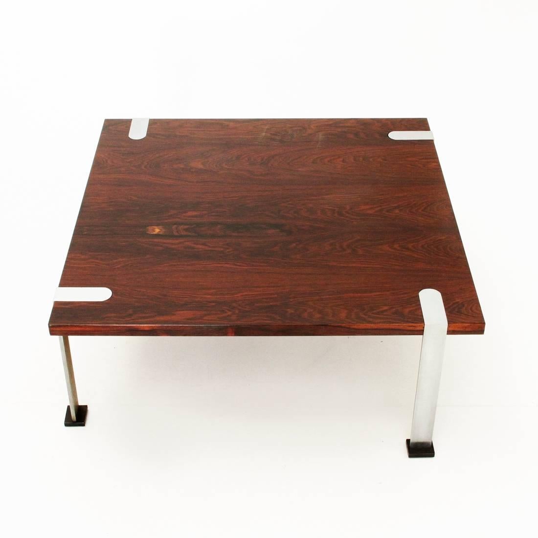 Superb 1960s Italian manufacture table
Veneered wooden square top with cast aluminium legs.
Good general conditions.

Dimensions: Width 75 cm x depth 75 cm x height 31 cm.