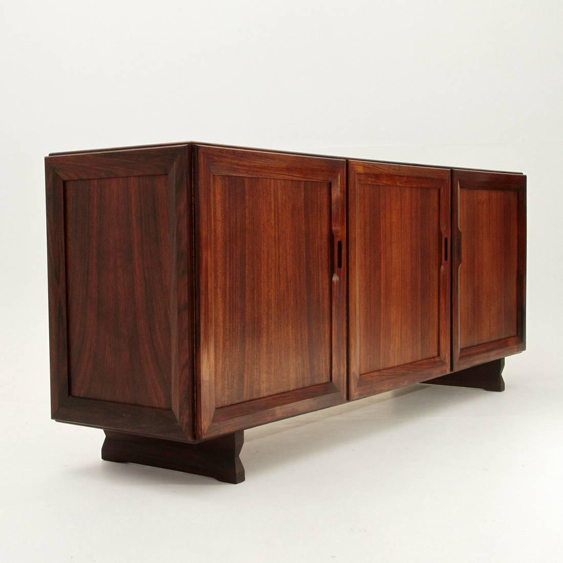 Italian mobile designed in 1957 by Franco Albini for Poggi.
Rosewood structure, three storage compartments with shelves and removable tray.
Dimensions: Width 182 cm x depth 47 cm x height 77 cm.